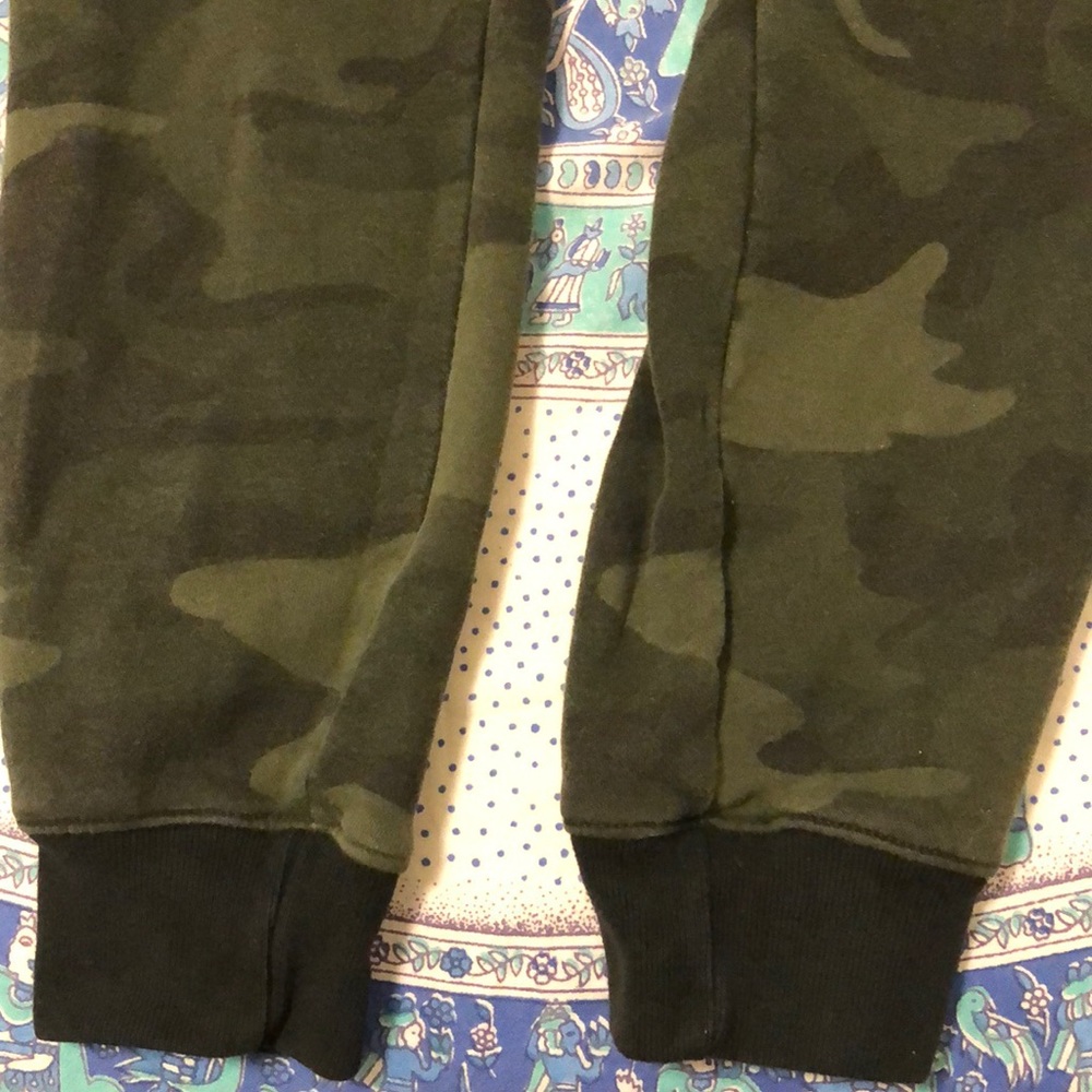 Green sweatpants - Picture 3 of 3